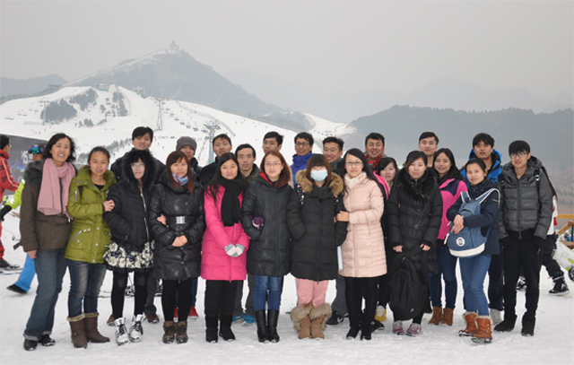 2014年年度總結(jié)大會(huì)-滑雪